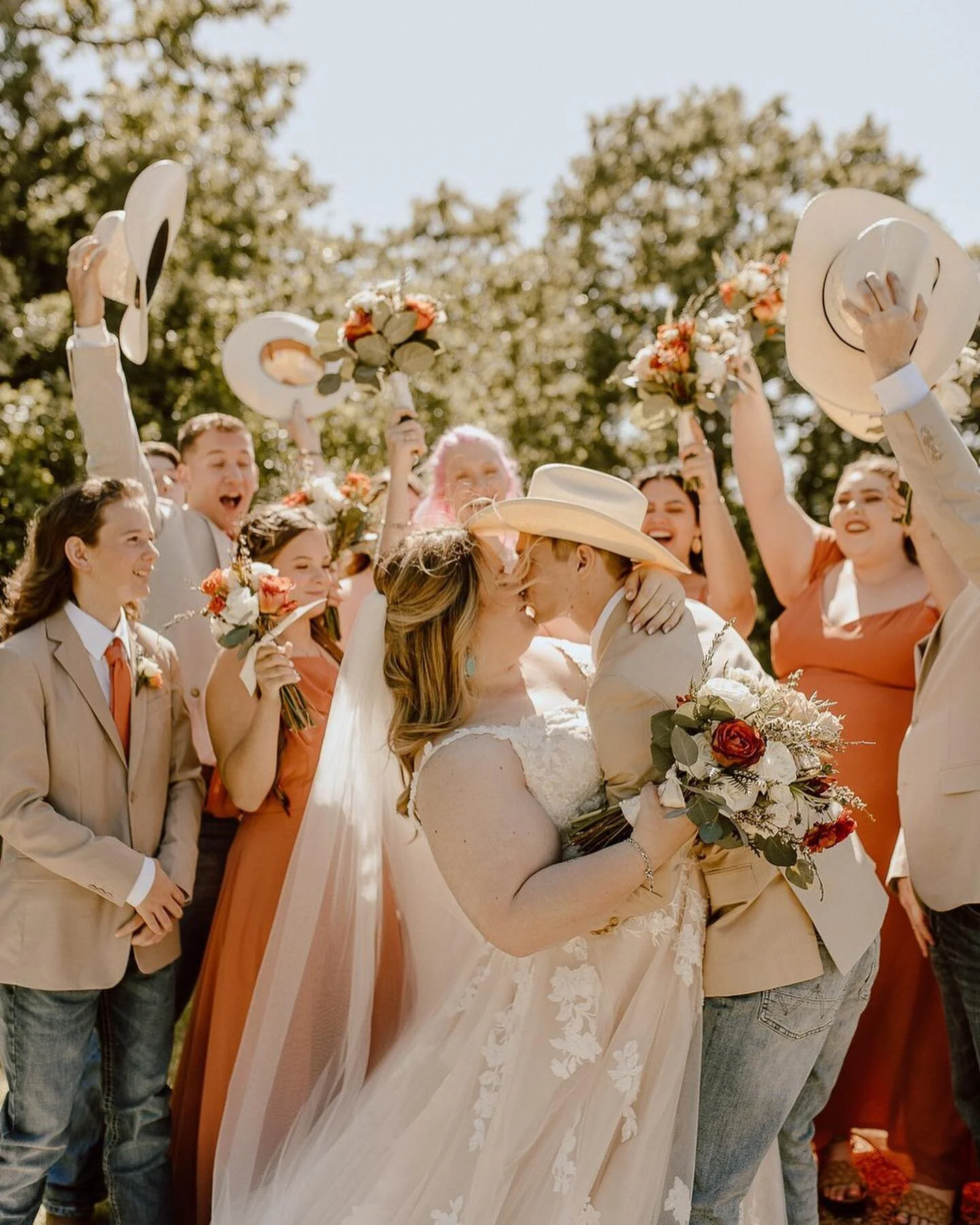 Cheers to the (almost) freakin&rsquo; weekend!!!

This bridal party was absolute GOALS! If you are looking to reach your wedding goals this year (or next!) reach out today for more info on our 2023 DISCOUNTS 🤩🎉
&bull;
&bull;
&bull;
Photography: @la